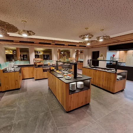 מלון Theresia 4*